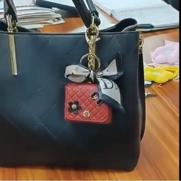 🆕 ACCESSORIES KEYCHAIN MINI RED PURSE WITH RIBBON - Picture 2 of 4